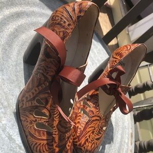 Size 7-FLUEVOG-Scarlet Romance- NWOT